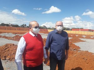Ibaneis Rocha e Marcelo Piauí visitam obras do Hospital de Campanha de Ceilândia