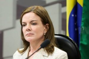 Gleisi Hoffman utiliza empresa de disparo de mensagens por WhatsApp