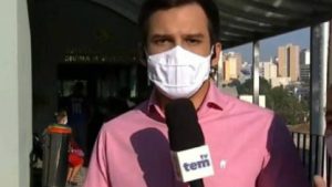Mulher invade link ao vivo da Globo e dispara: “Isso é mentira. Tem um monte de leitos”