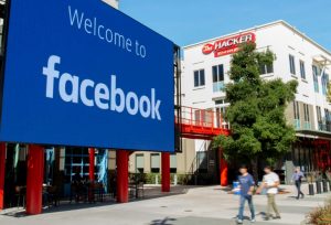 Após nova ordem, Facebook cumpre bloqueio internacional de bolsonaristas