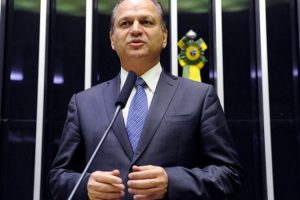 Ricardo Barros sugere plebiscito para Constituição facilitar governabilidade