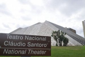 BRB assina protocolo de intenções para revitalização do Teatro Nacional