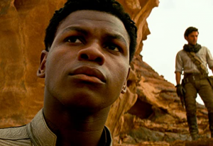 John Boyega critica Disney por ser o ‘único do elenco tratado pela raça’