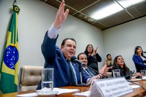 Julio Cesar quer priorizar grupos para vacinação contra a covid-19