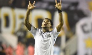 Marinho marca no final e garante empate de Santos com São Paulo