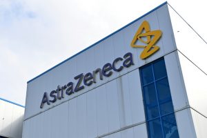 AstraZeneca suspende testes de vacina contra covid