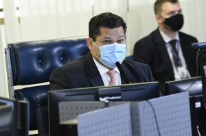 Silêncio de Alcolumbre sobre discurso de Bolsonaro e promessa de respostas
