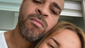 Adriano Imperador surge com mulher e fãs apontam como novo affair do ex-jogador
