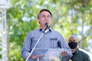 Bolsonaro reforça pedido a governadores e prefeitos para flexibilizar comércio no país