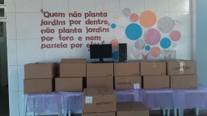 Alunos da Escola Classe Cora Coralina do Paranoá recebem 17 computadores