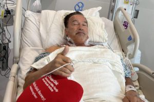 Arnold Schwarzenegger passa por nova cirurgia cardíaca e diz que se sente fantástico