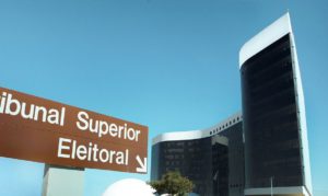 Câmara e TSE assinam termo para combater fake news nas eleições 2022