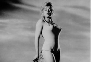 Morre uma das mais icônicas Bond Girls do cinema: Margaret Nolan
