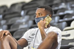 Escutas telefônicas complicam processo por violência sexual de Robinho na Itália