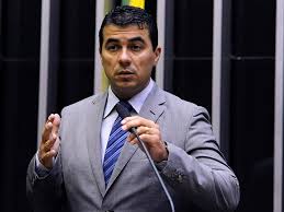 Deputado Luis Miranda quer mandar UnB para o espaço. Entenda