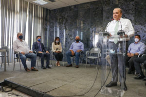 Ibaneis publica decreto para volta ao trabalho presencial do DF, com restrições