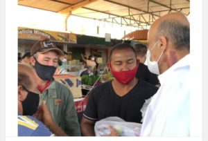Paco distribui kit com máscaras e álcool gel na Feira do Produtor-Jardim Botânico