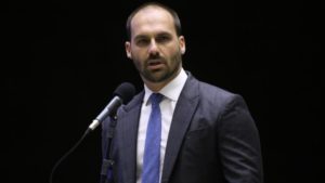 PGR investiga pagamentos feitos pelo deputado Eduardo Bolsonaro