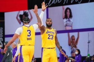 LeBron James aponta chave para sucesso de dupla com Anthony Davis: “Não temos ciúmes”