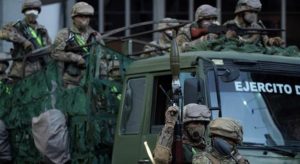 Eleições: Bolívia impõe toque de recolher e militariza La Paz