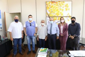 Ibaneis recebe feirantes para debater melhorias