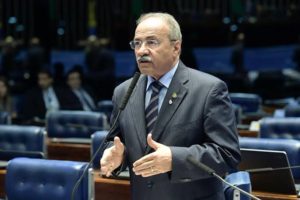 Senador de Roraima é alvo da PF e dinheiro é encontrado nas nádegas, segundo PF