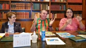 Em live, Bolsonaro se desculpa por piada preconceituosa