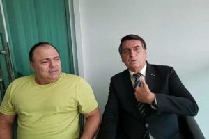 Pazuello diz que Bolsonaro está sendo pressionado politicamente para tirá-lo do cargo