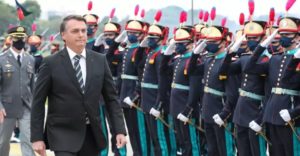 Bolsonaro participa de cerimônia na Academia Militar das Agulhas Negras