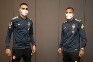 Convocados por Tite, Guilherme Arana e Thiago Galhardo se juntam à seleção brasileira