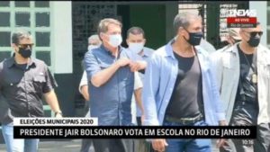 Bolsonaro vota na Vila Militar e não falou com a imprensa no RJ
