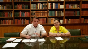 Bolsonaro ignora Joe Biden e pede para não votar em quem defende isolamento social em live surpresa