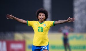 Debinha e novatas comandam goleada da seleção feminina sobre Equador