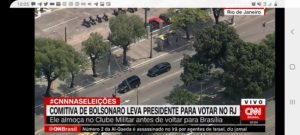 Bolsonaro segue, agora, em comboio para o local da votação no RJ