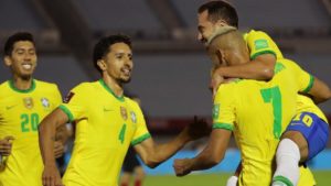 Brasil vence o Uruguai no Centenário e fecha 2020 como líder das Eliminatórias