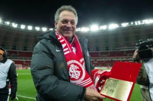 Abel e goleiro infectados com Covid-19