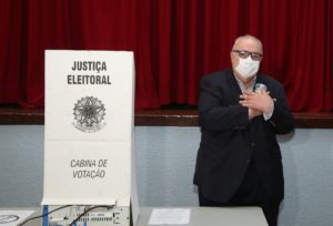 Rafael Greca é reeleito prefeito de Curitiba