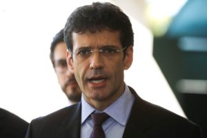 Ex-ministro do Turismo protesta contra Ramos entregar cabeça dele ao Centrão