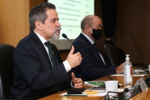 Ministério da Saúde: vacinação poderá começar em 20 de janeiro