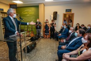 “A marca de Iris é o trabalho” define Caiado durante lançamento da primeira biografia do prefeito