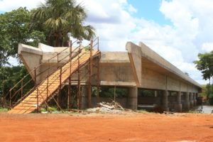 Após paralisações da gestão passada, Governo de Goiás finaliza últimos detalhes para entrega de ponte na GO-409