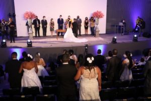 41 casais realizam o sonho e dizem o esperado sim em Casamento Comunitário