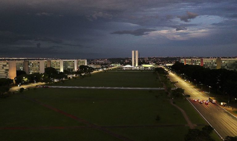 Governo federal propõe corte de 10% em benefícios tributários para evitar aumento do IOF