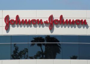 Vacina Janssen tem testes suspensos e trabalho de cientistas encerrados abruptamente