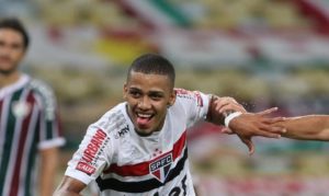 Com dois de Brenner, São Paulo derrota Fluminense no Maracanã