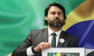 Alcolumbre emprega Leo Índio em gabinete