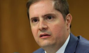 Ministério da Economia analisa prorrogação de MP da redução de salário