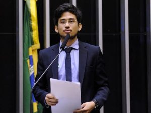 VÍDEO: Em busca de holofotes, Kataguiri classifica Bolsonaro de “vagabundo, corrupto e quadrilheiro”