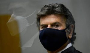 Fux exonera secretário que queria reservar vacina junto à Fiocruz