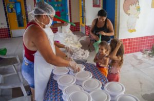 GDF paga bolsas para alimentação e beneficia 128 mil estudantes